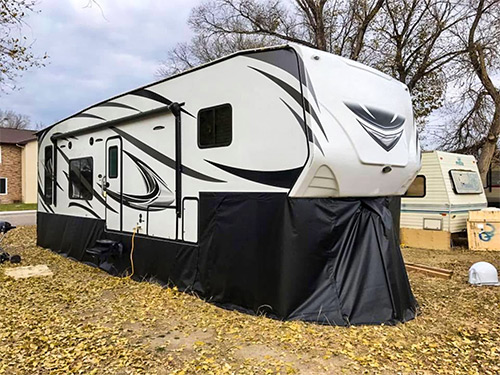 Faldón de viento para vehículos recreativos