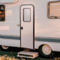 Puerta de un solo punto para autocaravanas estadounidenses - 71C72B